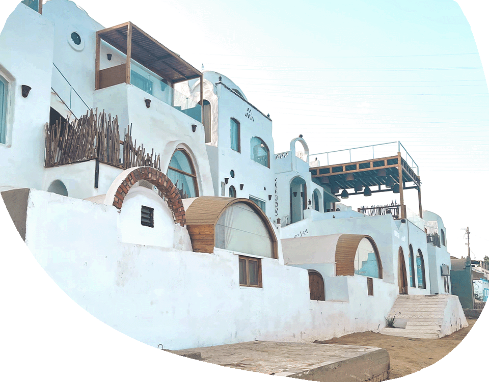 Que ver Asuan? Alguna de sus maravillas son el pueblo Nubio y el gran templo de Abu Simbel.